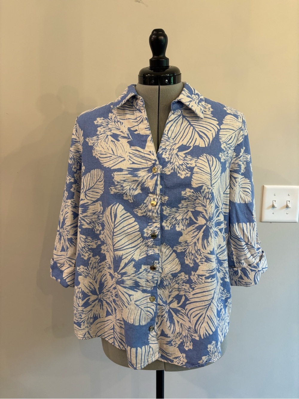 Anne Klein Blue and White Floral Button-Down Shirt